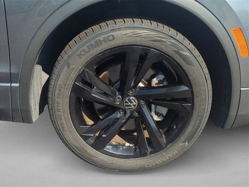 Used 2024 Volkswagen Tiguan SE R-Line FWD image 4