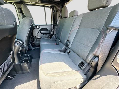 Used 2025 Jeep Gladiator Rubicon w/ Safety Group AWD/4WD image 28