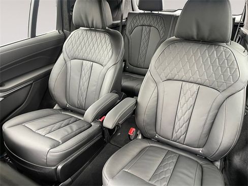 New 2026 BMW X7 M60i image 13