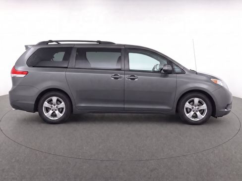 Used 2013 Toyota Sienna LE w/ Towing Pkg FWD image 8