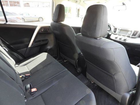 Used 2015 Toyota RAV4 LE w/ Four Season Floor Mat Package AWD/4WD image 33