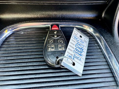 Used 2017 Dodge Grand Caravan GT FWD image 30