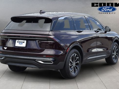 Used 2025 Lincoln Nautilus Premier w/ Equipment Group 102A AWD/4WD image 3