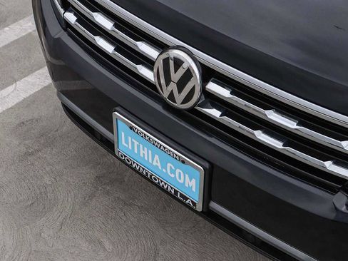 Used 2018 Volkswagen Tiguan SEL Premium FWD image 8