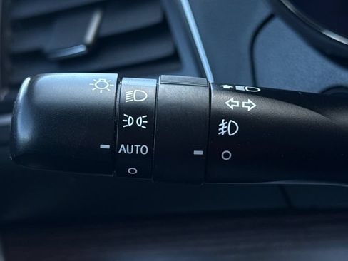 Used 2017 Subaru Legacy 2.5i Limited AWD/4WD image 25