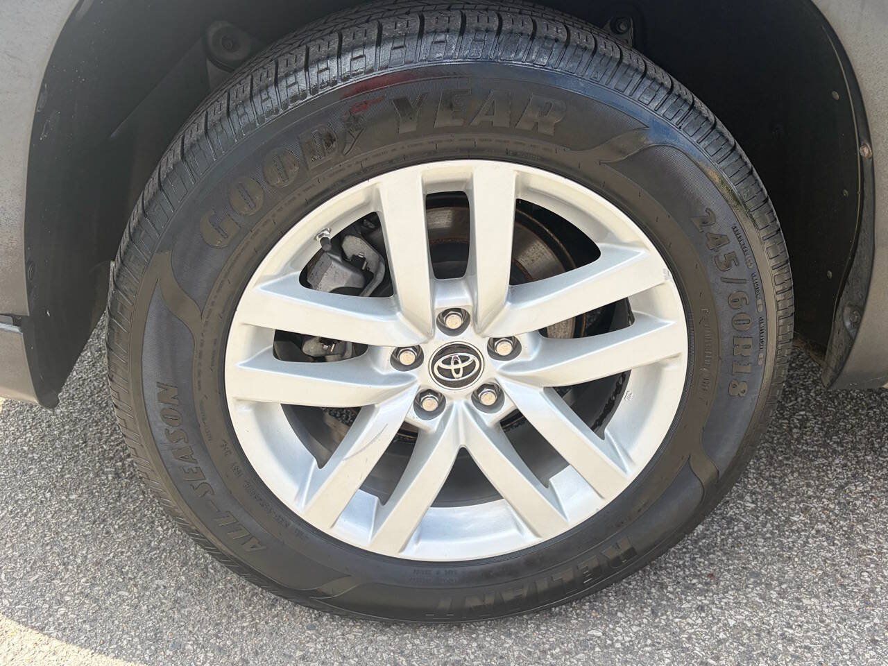 Used 2016 Toyota Highlander LE FWD image 8
