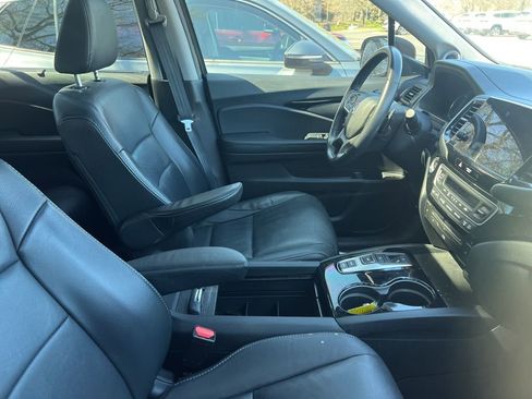 Used 2022 Honda Pilot Touring image 9