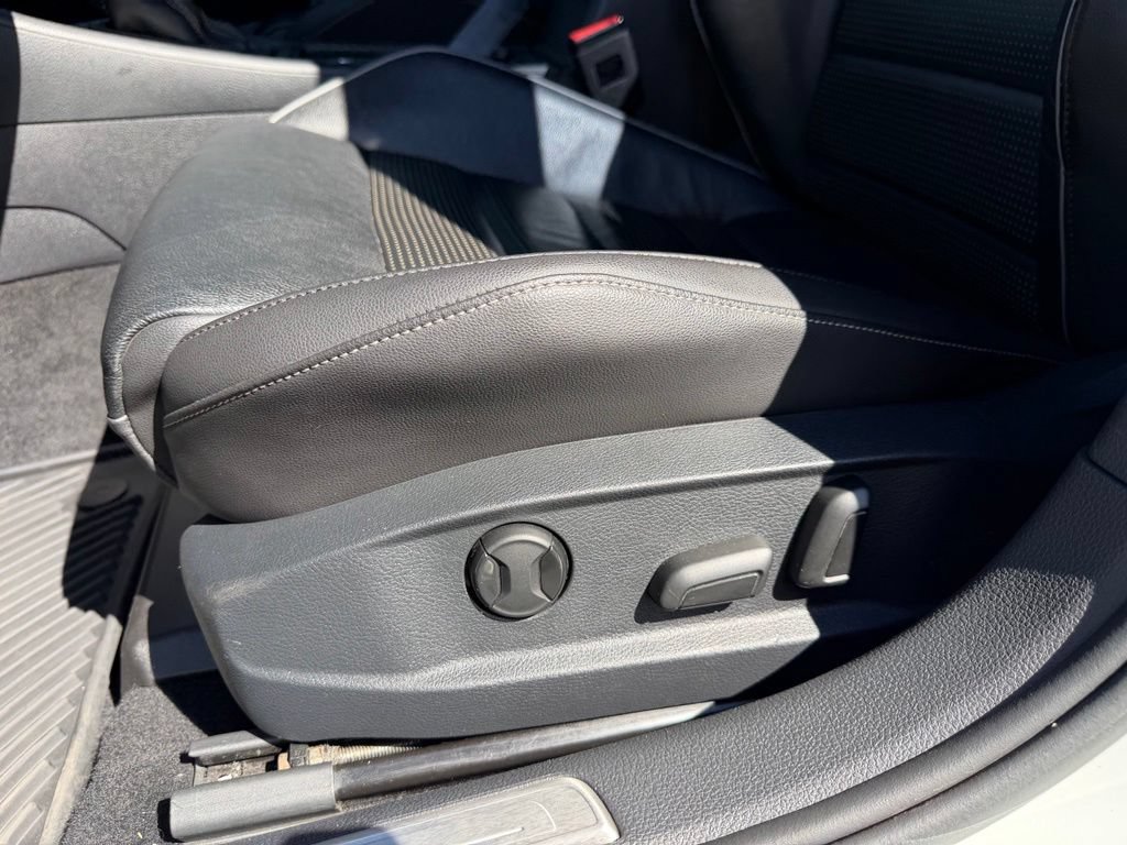 Used 2019 Volkswagen Golf R 4-Door AWD/4WD image 15