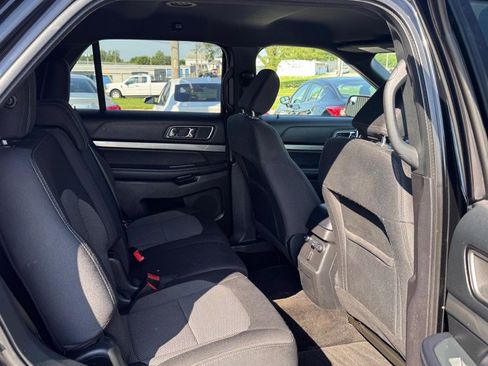 Used 2018 Ford Explorer XLT image 18