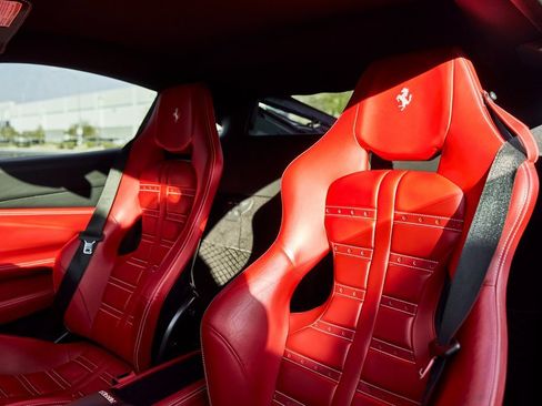 Used 2021 Ferrari F8 Tributo image 38