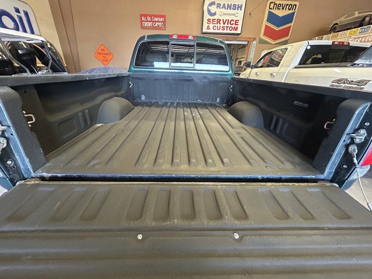 Used 2000 Toyota Tundra Limited RWD image 28