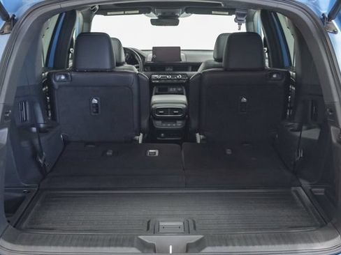 Used 2025 Honda Pilot TrailSport image 39