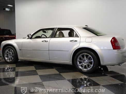 Used 2005 Chrysler 300 C w/ Navigation & Sound Group II image 8