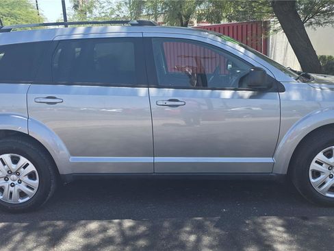 Used 2019 Dodge Journey SE FWD image 4