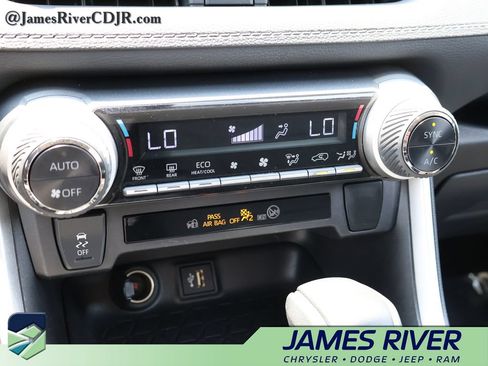 Used 2025 Toyota RAV4 XLE AWD/4WD image 34
