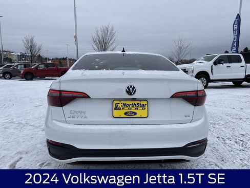 Used 2024 Volkswagen Jetta SE w/ Panoramic Sunroof Package image 8