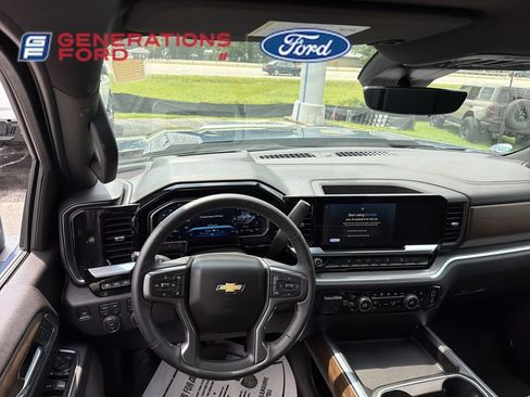 Used 2026 Chevrolet Silverado 2500 High Country w/ Technology Package AWD/4WD image 16