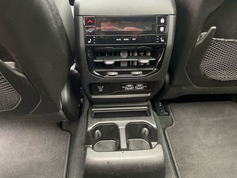 Used 2022 Jeep Grand Cherokee L Limited image 23