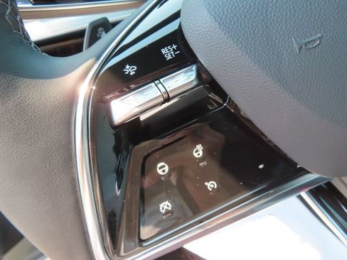 Used 2025 Cadillac Lyriq Luxury AWD/4WD image 16