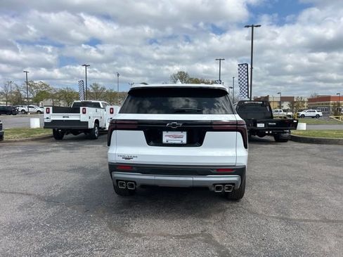 New 2026 Chevrolet Traverse LT w/ Sun and Wheel Package FWD image 4