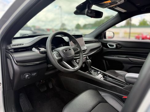 Used 2026 Jeep Compass Latitude AWD/4WD image 19