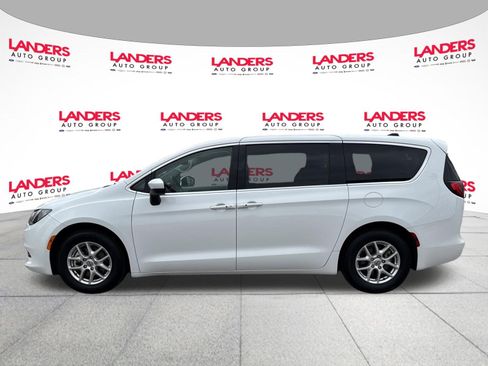 Used 2023 Chrysler Voyager LX image 6
