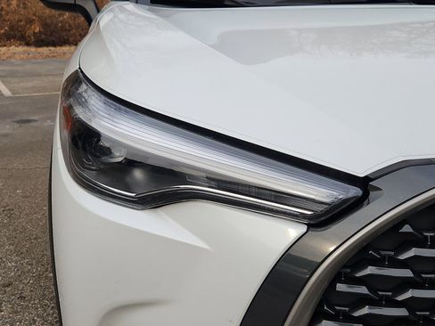 Certified 2023 Toyota Corolla Cross XLE image 9