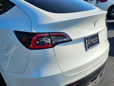 Used 2021 Tesla Model Y Long Range AWD/4WD image 15