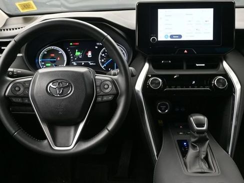 Used 2024 Toyota Venza LE AWD/4WD image 26