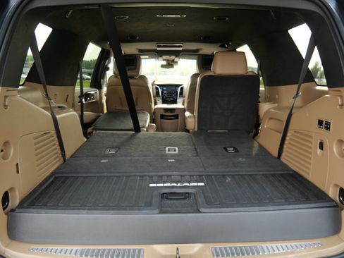 Used 2018 Cadillac Escalade Platinum AWD/4WD image 20