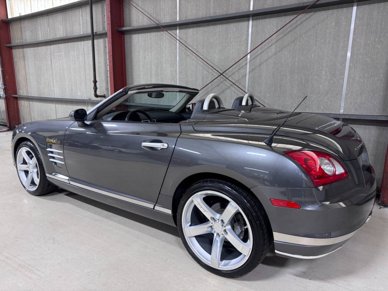 Used 2005 Chrysler Crossfire Limited RWD image 8