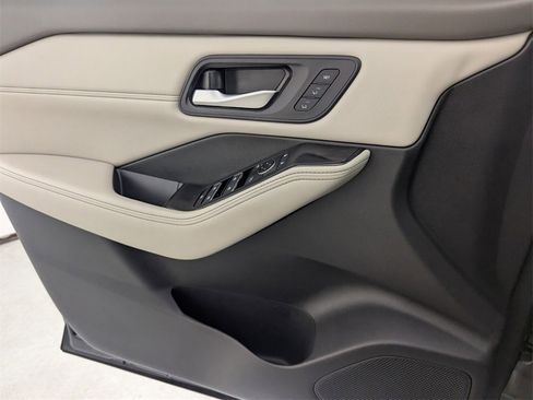 Used 2023 Nissan Rogue SL w/ SL Premium Package image 29