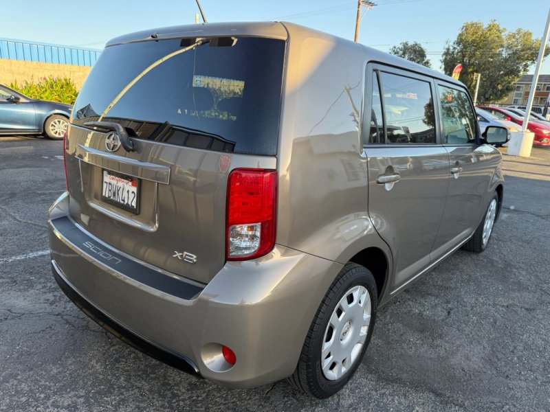 Used 2013 Scion xB FWD image 5
