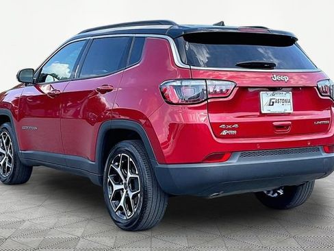 Used 2025 Jeep Compass Limited AWD/4WD image 4