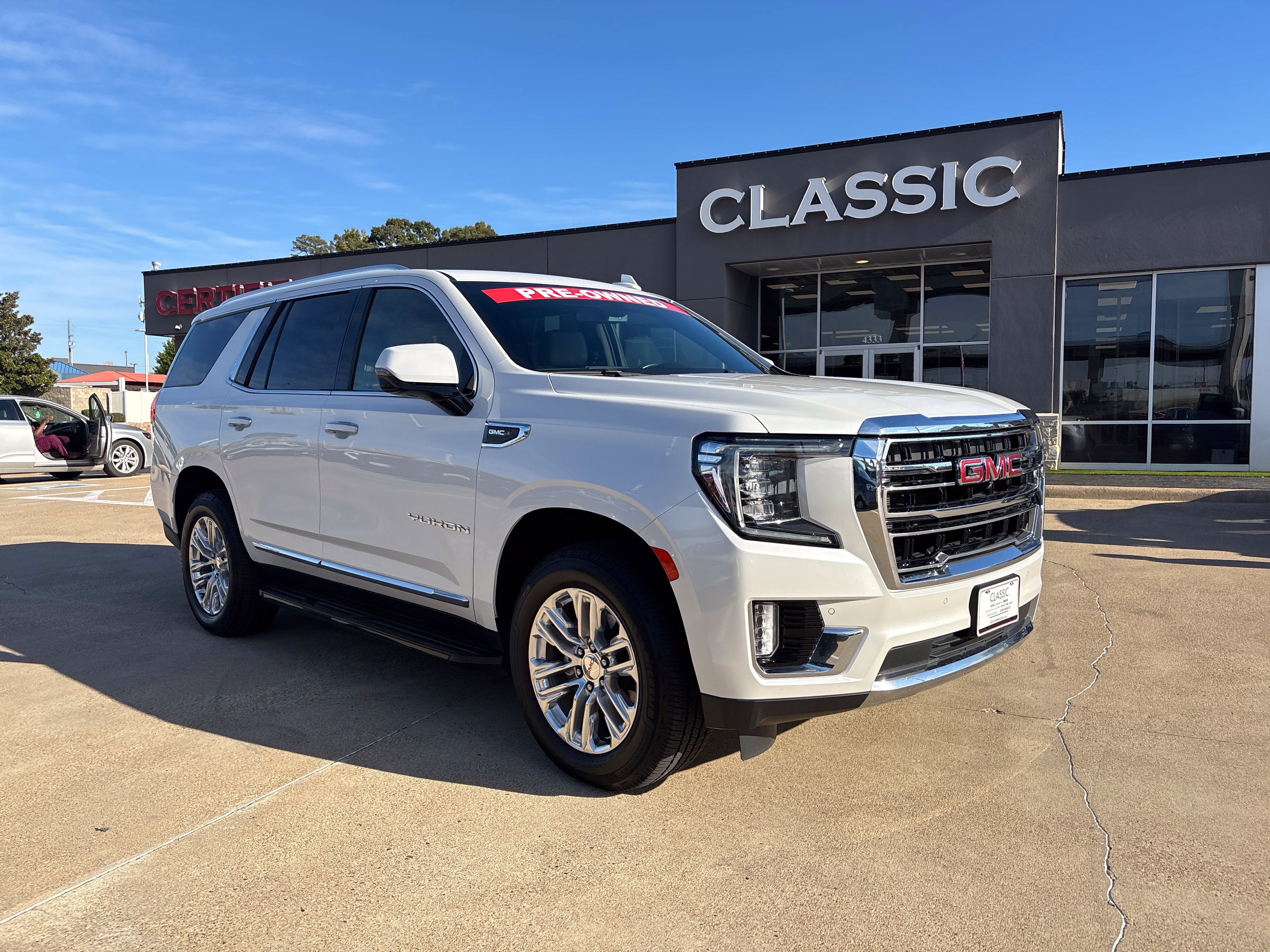 Used 2022 GMC Yukon SLT w/ SLT Luxury Package AWD/4WD image 1