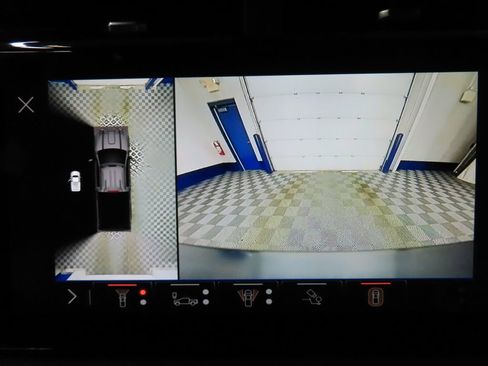 Used 2025 GMC Sierra 2500 AT4 image 13