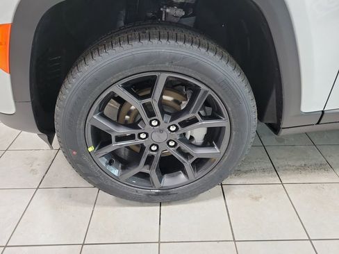 New 2025 Jeep Grand Cherokee Limited image 26