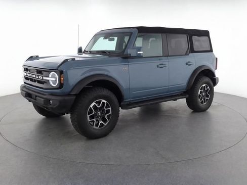Used 2023 Ford Bronco Outer Banks w/ Sasquatch Package AWD/4WD image 3