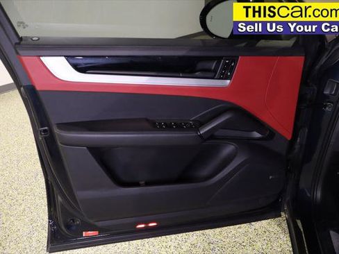 Used 2024 Porsche Cayenne image 29