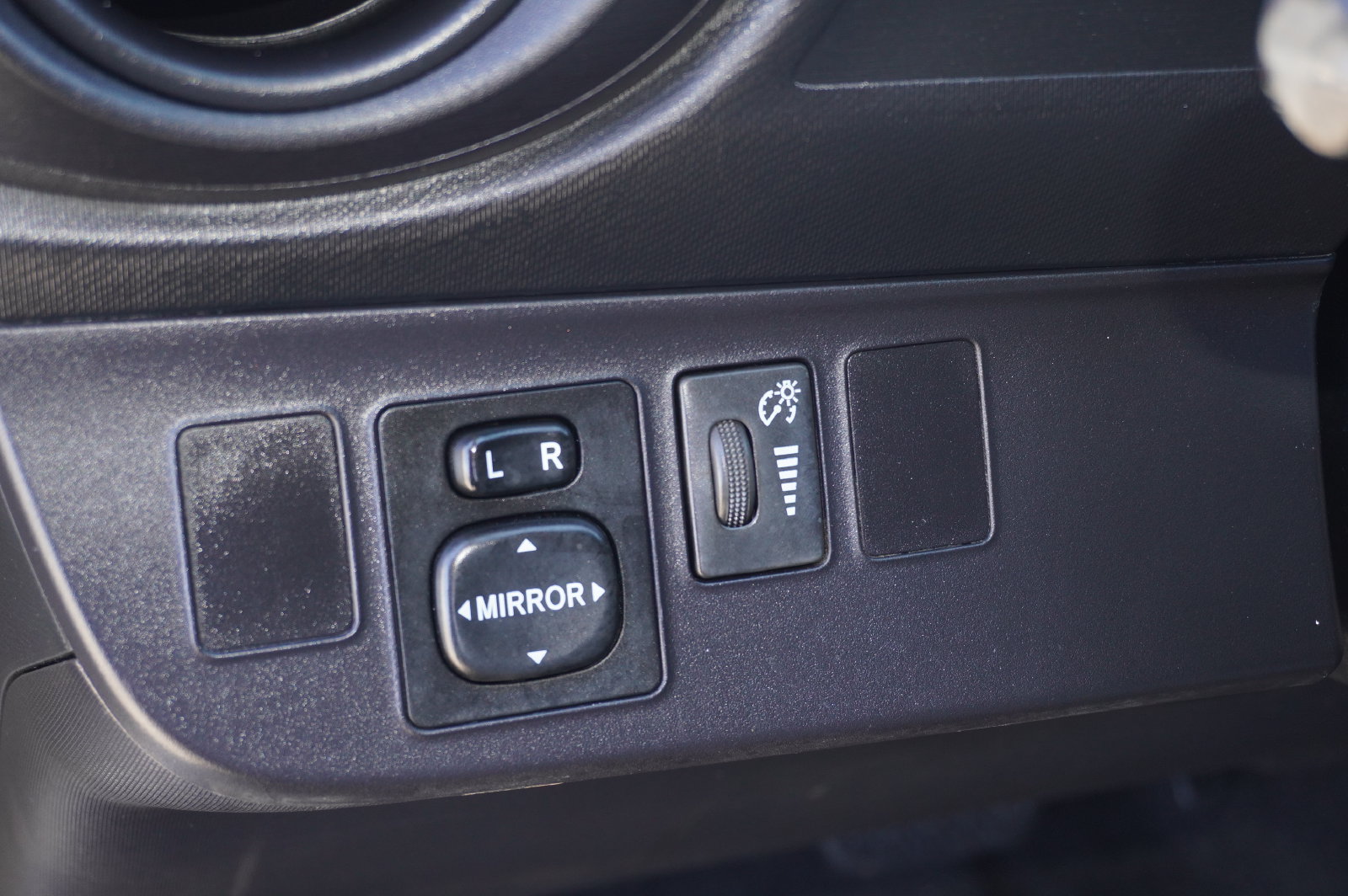 Used 2014 Toyota Prius C One FWD image 12