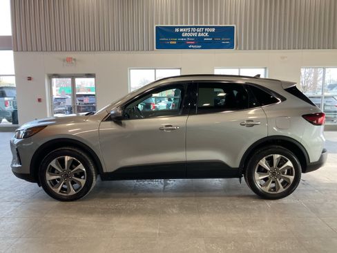 Used 2024 Ford Escape Platinum image 8