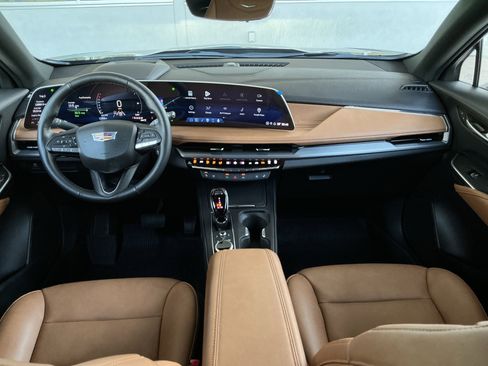 Used 2025 Cadillac XT4 Premium Luxury w/ Technology Package image 4