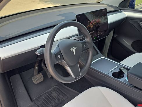 Used 2023 Tesla Model Y Long Range AWD/4WD image 13