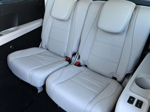 Used 2024 Mercedes-Benz GLS 450 4MATIC image 12