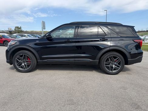 Used 2025 Ford Explorer ST-Line w/ ST-Line Street Pack image 13