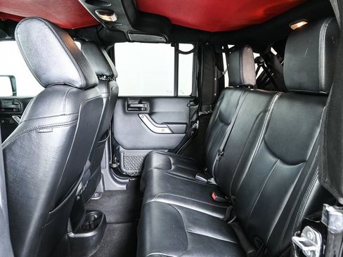 Used 2016 Jeep Wrangler Unlimited Sahara w/ Connectivity Group image 16