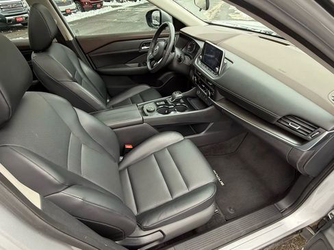 Used 2023 Nissan Rogue SV w/ SV Premium B Package image 33