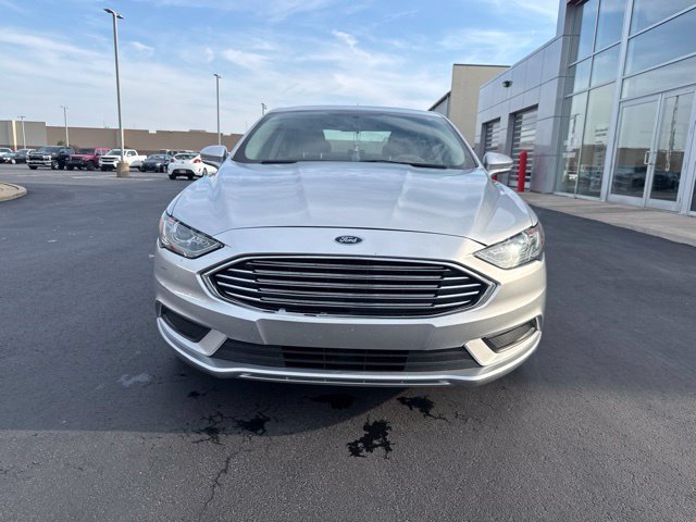 Used 2017 Ford Fusion SE w/ Fusion SE Technology Package FWD image 2