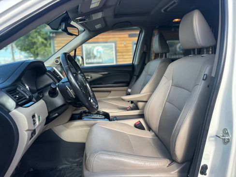 Used 2017 Honda Pilot Elite image 10