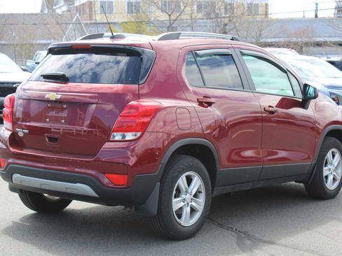 Used 2022 Chevrolet Trax LT w/ LT Convenience Package AWD/4WD image 4